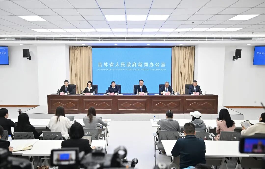 新闻发布会.jpg