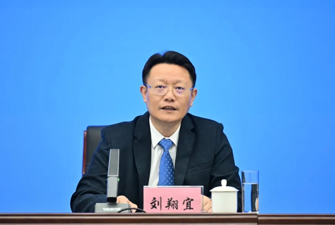 发布会答记者问.jpg